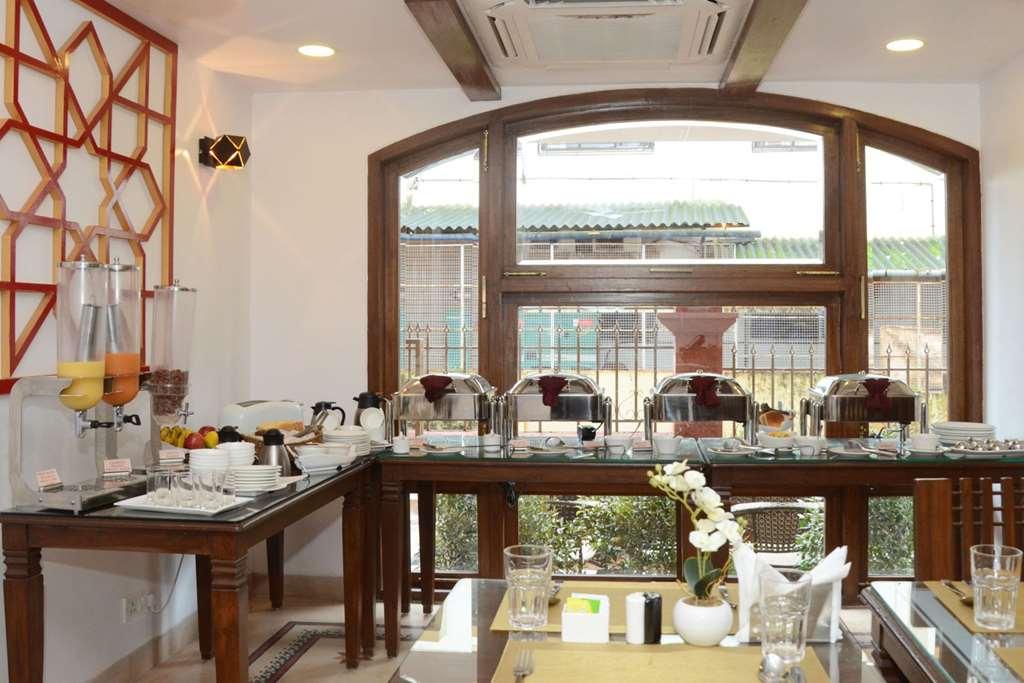 Comfort Inn Emerald Dāpoli Restaurant foto